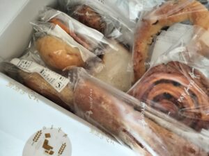サブスクのキナミのパン宅配便の惣菜パンの月