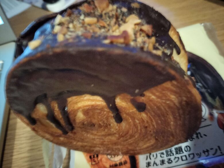 ローソンのクロワッサンロールショコラ
